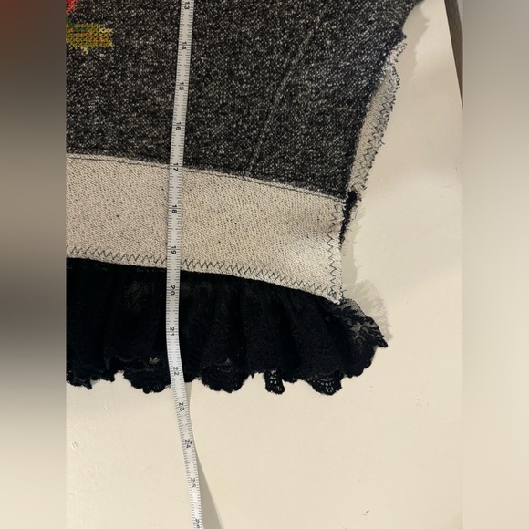 Ivy Jane Knit Floral Cross Stitch Sweater Cropped Short Gray Black Lace Medium - Picture 10 of 10